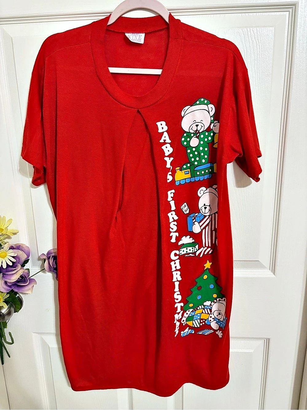 NINE Christmas Graphic Short Sleeve Tee in Red Like New